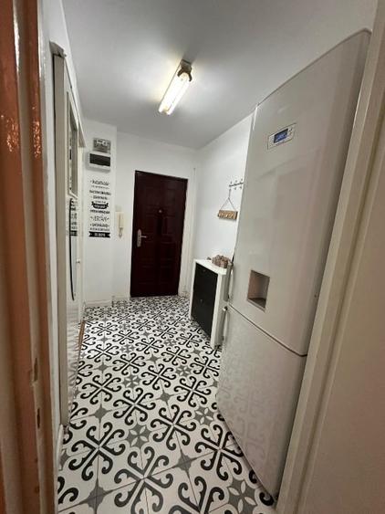Apartament cu 3 camere semidecomandat, mobilat în Circumvalațiunii