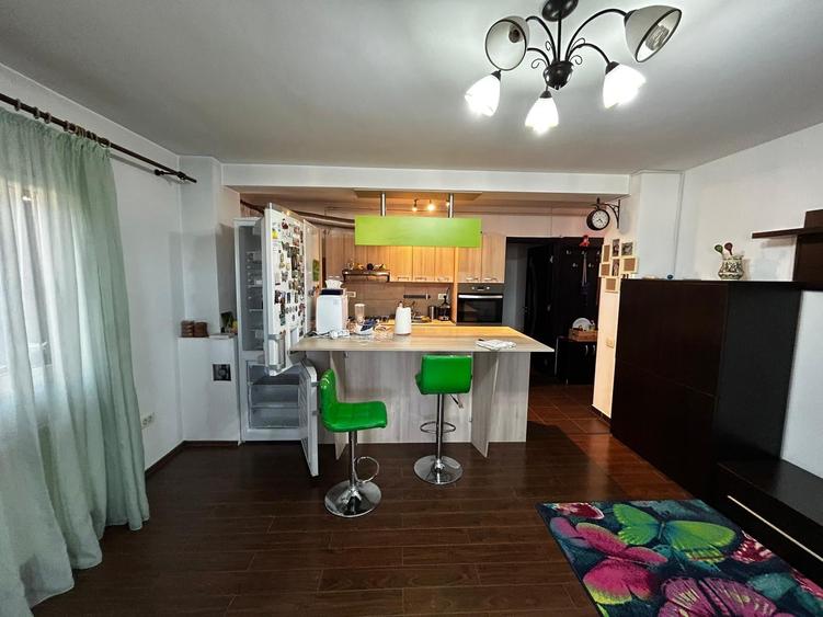 Apartament cu 3 camere semidecomandat, mobilat în Militari