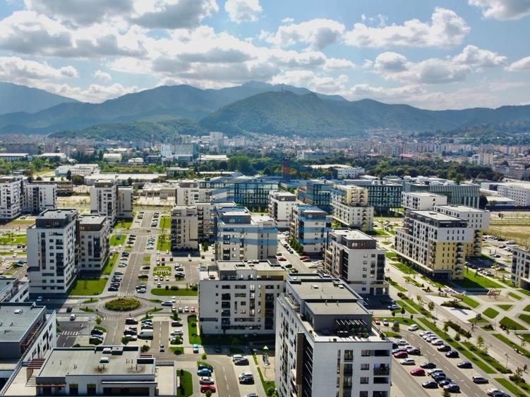 Apartament cu 2 camere decomandat în Tractorul