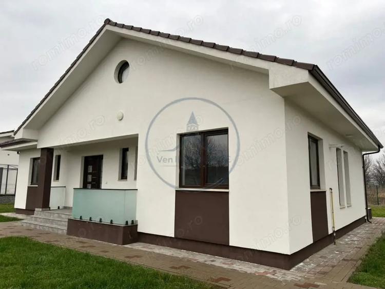 Casă cu 3 camere cu Canalizare în Central