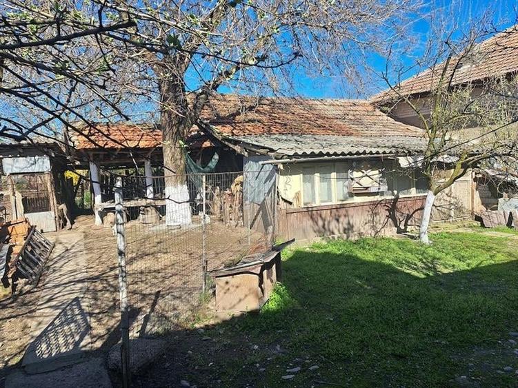 Casă individuală cu 5 camere cu Teren 780 Mp în Urzica Mare