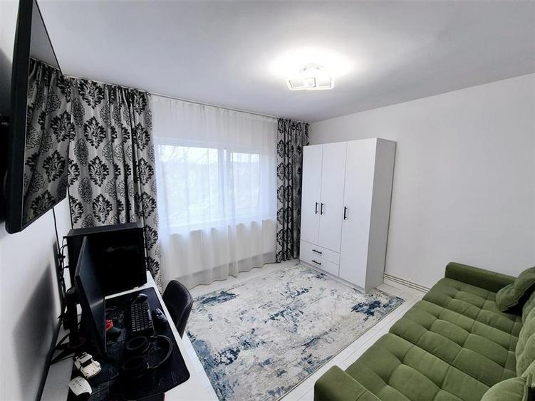 Apartament cu 3 camere decomandat, mobilat în Cug