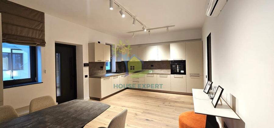 Apartament cu 3 camere semidecomandat, mobilat în Aviației