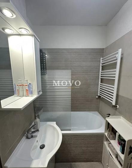 Apartament cu 3 camere semidecomandat, mobilat în UMT