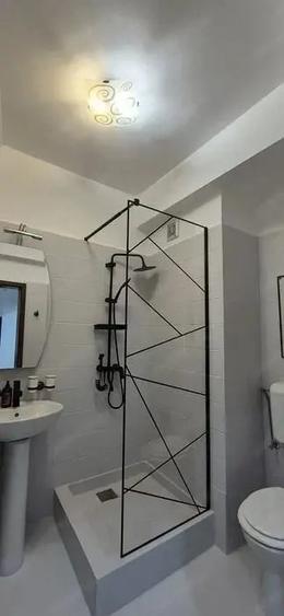 Apartament cu 3 camere semidecomandat, mobilat în Brâncoveanu