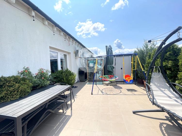 Apartament cu 3 camere decomandat, mobilat în Turnișor