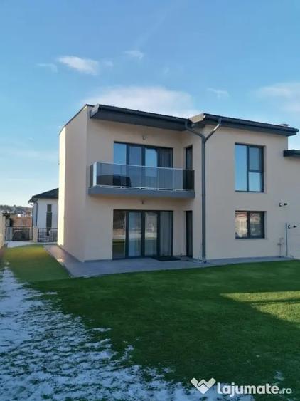 Casă cu 4 camere cu Teren 360 Mp în Borhanci