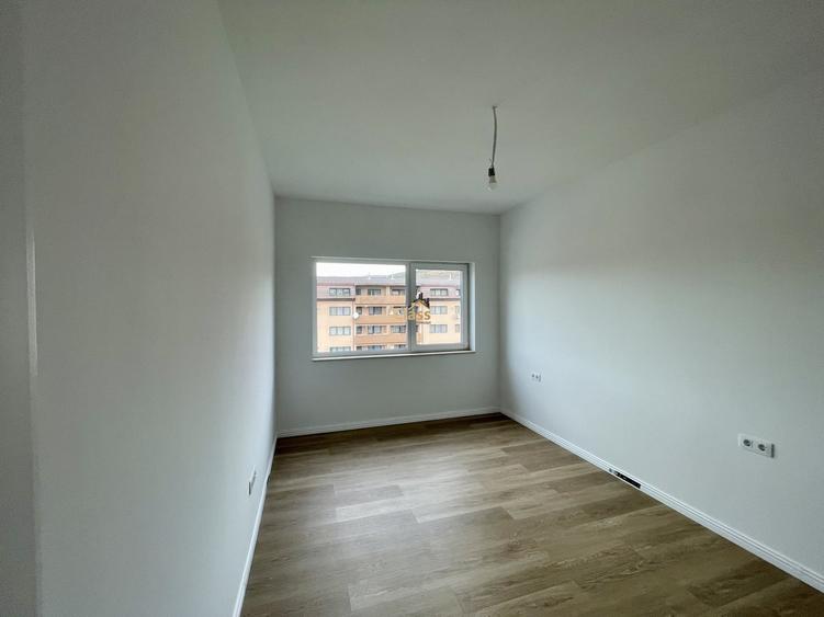 Apartament cu 3 camere semidecomandat în Baciu