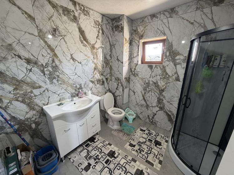 Casă individuală cu 6 camere cu Canalizare în Micești