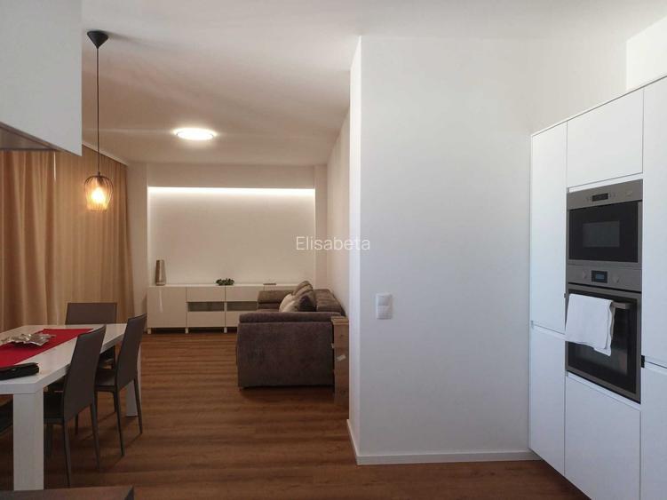 Vand apartament cu 2 camere 53 mp + 17 mp terasa