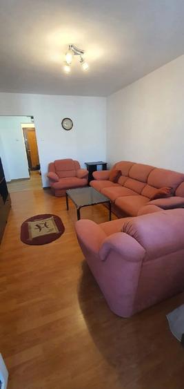Apartament cu 3 camere decomandat în Colentina