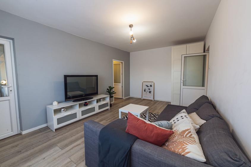 Apartament cu 2 camere semidecomandat, mobilat în Iancului