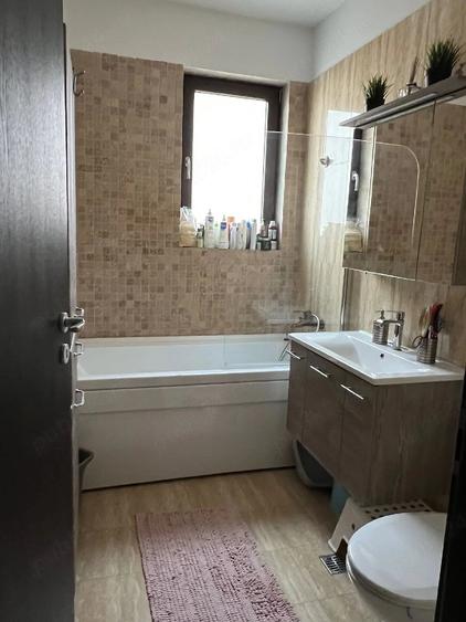 Apartament cu 2 camere decomandat în Roșu