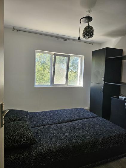 Apartament cu 3 camere decomandat în Viitorului