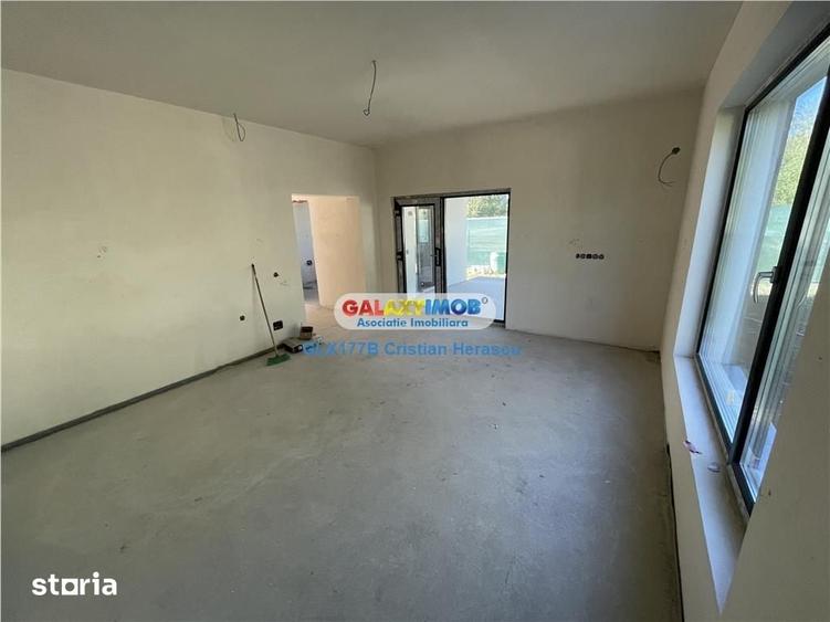 Casă cu 5 camere cu Teren 502 Mp în Crevedia
