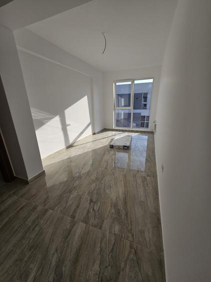 Apartament cu 3 camere decomandat în Vitan