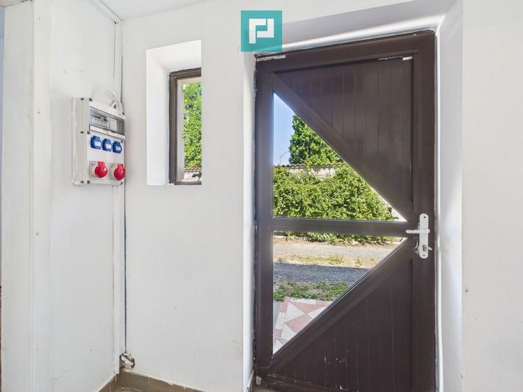 Apartament cu 3 camere semidecomandat în Bucovăț (Remetea Mare)