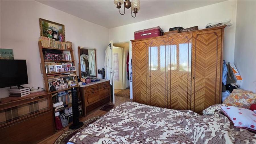 Apartament cu 3 camere semidecomandat în Astra