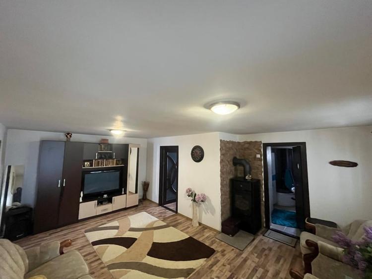Casă individuală cu 8 camere cu Teren 2354 Mp în Malu Mare