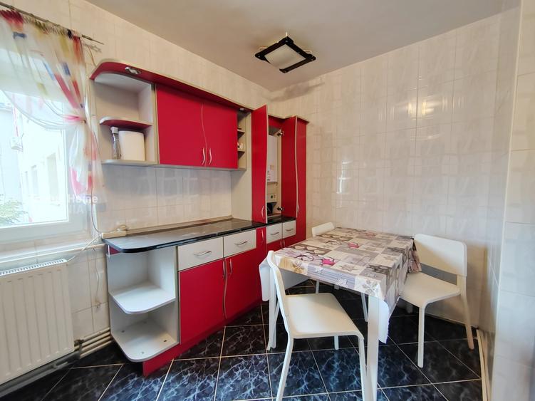 Apartament cu 3 camere decomandat, mobilat în Brâncoveanu