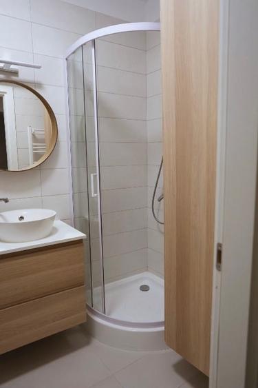 Apartament cu 3 camere decomandat, mobilat în Central