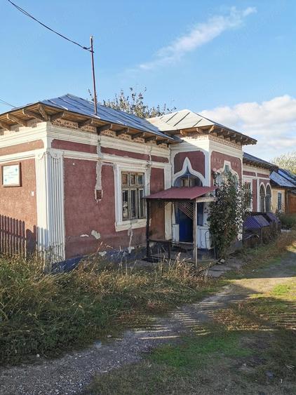 Casă cu 6 camere cu Teren 1800 Mp în Fântânele