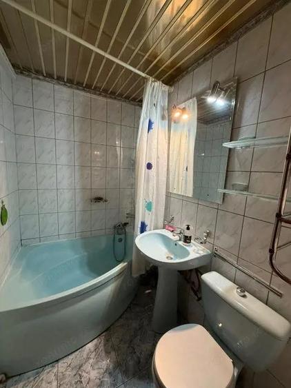 Apartament cu 4 camere decomandat în Central