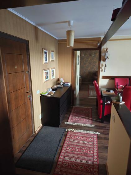Apartament cu 3 camere decomandat în Exterior Vest