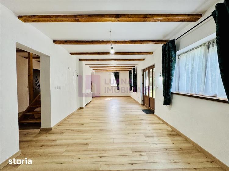Casă cu 7 camere cu Teren 1000 Mp în Porumbacu de Jos