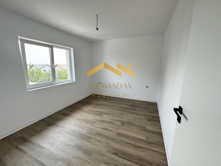 Duplex cu 4 camere cu Canalizare în Utvin
