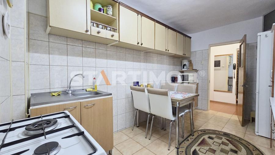 Apartament cu 4 camere decomandat, mobilat în Centrul Civic