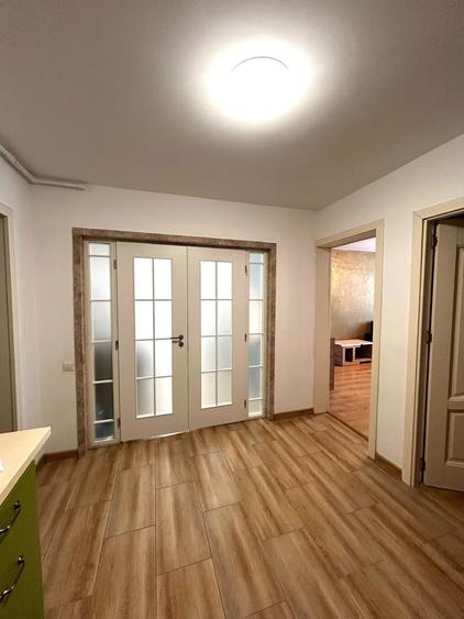 Apartament cu 4 camere semidecomandat, mobilat în Apărătorii Patriei