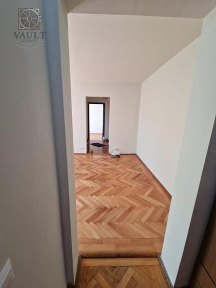 Apartament cu 3 camere semidecomandat în 1 Decembrie 1918