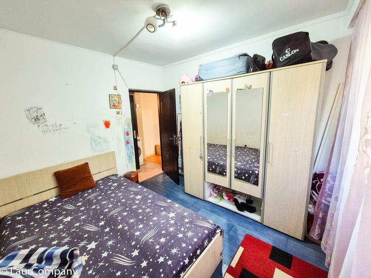 Apartament cu 3 camere semidecomandat în Trivale