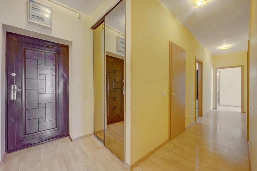 Apartament cu 4 camere decomandat în Titan