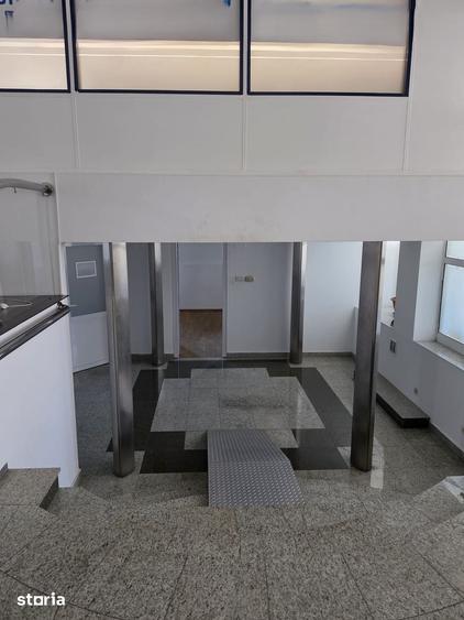 Spațiu comercial, de 350 mp, în Tei