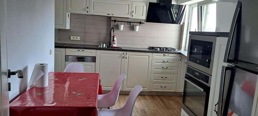 Apartament cu 4 camere decomandat, mobilat în Ultracentral