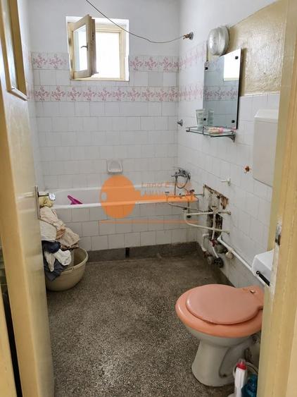 Apartament cu 3 camere semidecomandat, mobilat în Lujerului