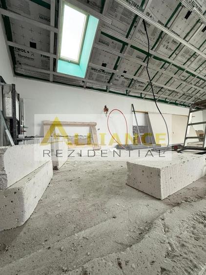Duplex cu 5 camere cu Canalizare în Est