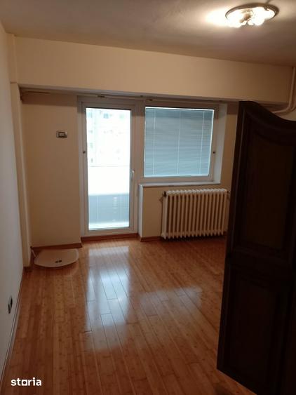 Apartament cu 4 camere în Decebal