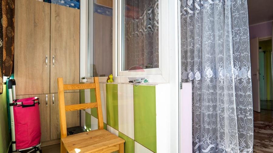 Apartament cu 3 camere semidecomandat, mobilat în Ștefan cel Mare