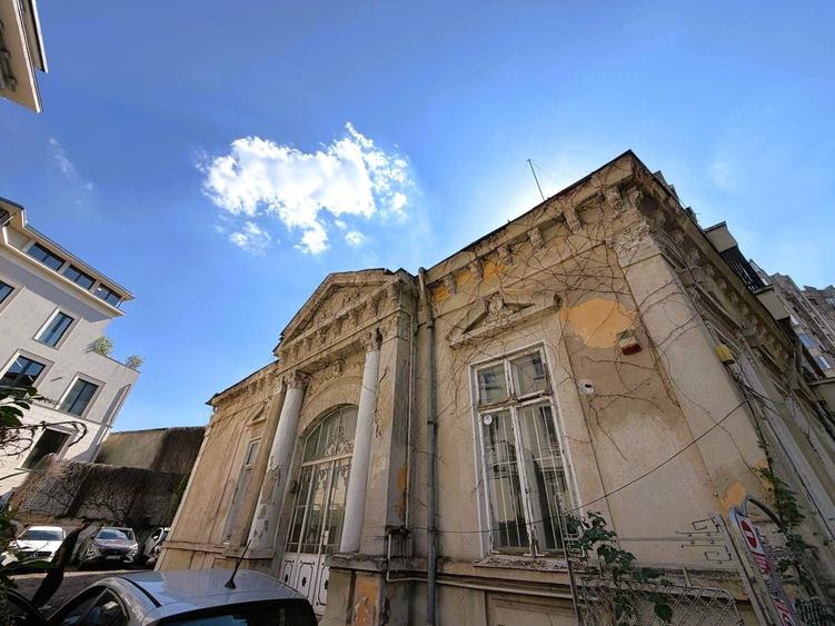 Casă cu 6 camere cu Teren 355 Mp în Victoriei