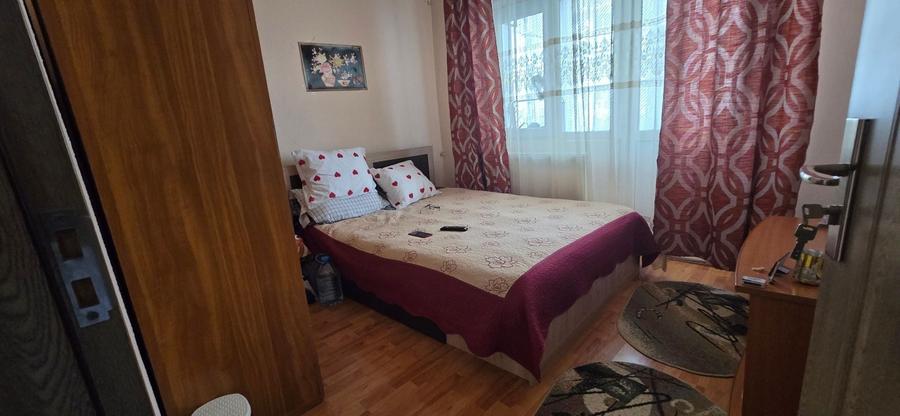Apartament cu 3 camere decomandat în Micro 11
