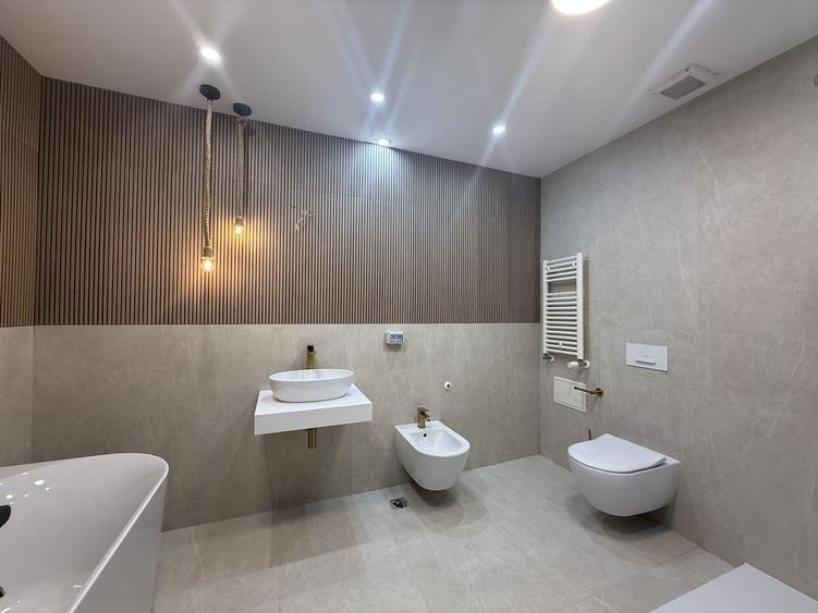 Apartament cu 3 camere semidecomandat, mobilat în Primăverii