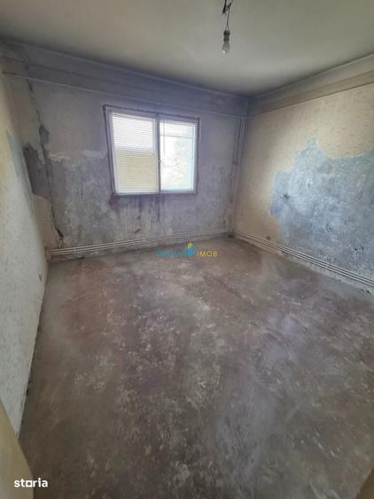 Apartament cu 3 camere decomandat în Narcisa