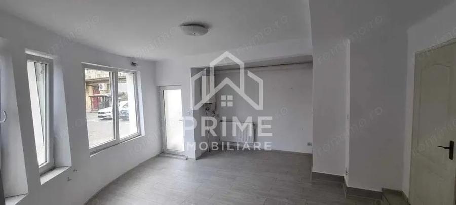 Apartament cu 3 camere decomandat în Cetate