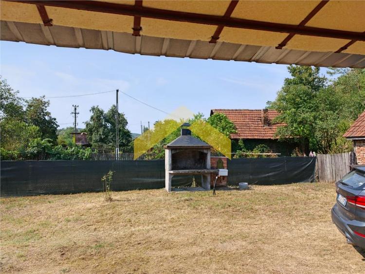 Casă cu 3 camere cu Teren 2504 Mp în Cuiaș
