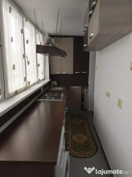 Apartament cu 3 camere decomandat în Ștefan cel Mare