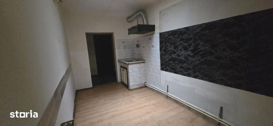 Casă cu 6 camere cu Teren 523 Mp în Cantemir
