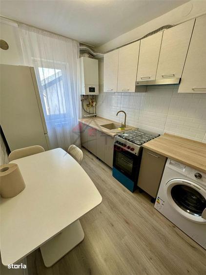 Apartament cu 2 camere semidecomandat în Podu Roș